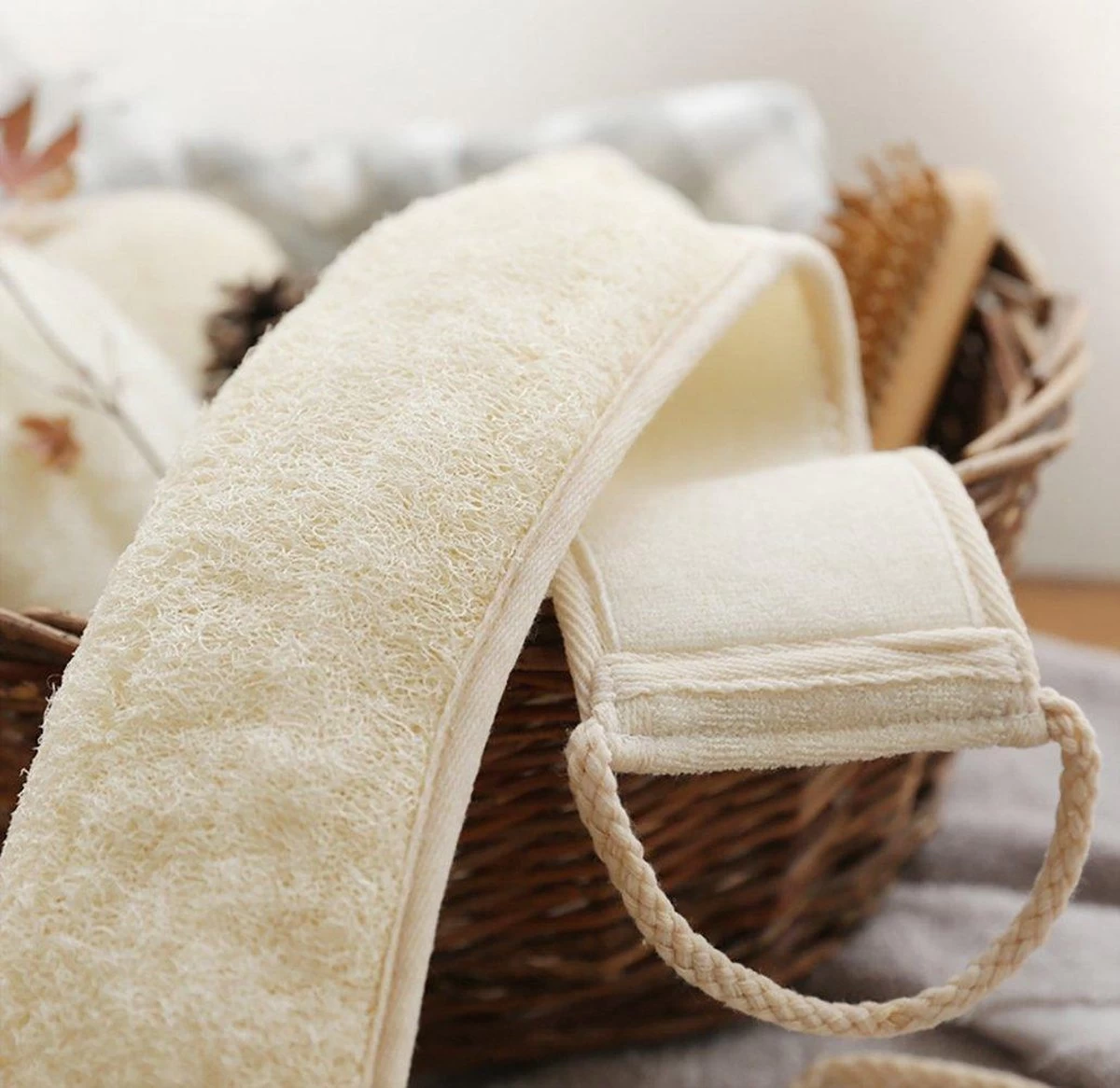 Merkloos Rug Spons Scrubber Van Loofah - Scrubborstel Doucheborstel Badborstel Massageborstel - Scrub Massage Douche & Bad Lichaam Borstel - Wit - 70cm 1 Merkloos Rug Spons Scrubber Van Loofah - Scrubborstel Doucheborstel Badborstel Massageborstel - Scrub Massage Douche & Bad Lichaam Borstel - Wit - 70cm