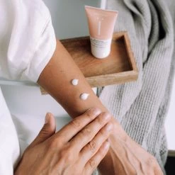 Naïf Herstellende Alles-In-Éen Crème - Helpt Tegen Droge Plekjes - Huidverzorging - 50ml - Met Natuurlijke Ingrediënten -Lichaamsverzorging 1200x1200 227