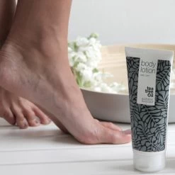 Australian Bodycare Body Lotion 200 Ml - Bodylotion Met Tea Tree Olie Verzorgt En Voorkomt Een Onzuivere En Droge Huid - Vermindert Vlekjes, Puistjes, Jeuk, Jeugdpuistjes, Lichaamsgeurtjes & Zweetvoeten - Geschikt Voor Vrouwen & Mannen -Lichaamsverzorging 1200x1200 251