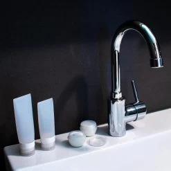 Qpacks - 8-delige Reisflesjes Set Transparant - Vliegtuig Handbagage - Navulbare Reis 100ML Flacons - Incl. Potjes & Etui -Travel - Reisaccessoires -Lichaamsverzorging 1200x1200 542