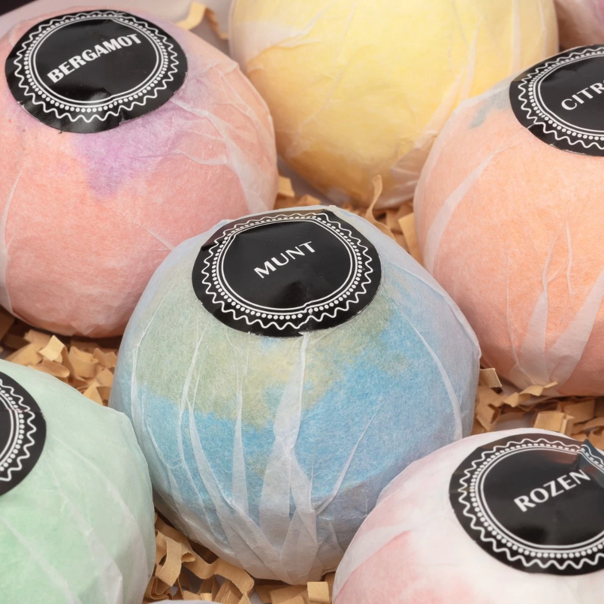 Bruisballen - 12 Stuks - XL Formaat - 12 Verschillende Geuren - Cadeau - 100 % Natuurlijk 5 Bruisballen - 12 Stuks - XL Formaat - 12 Verschillende Geuren - Cadeau - 100 % Natuurlijk - Afbeelding 5