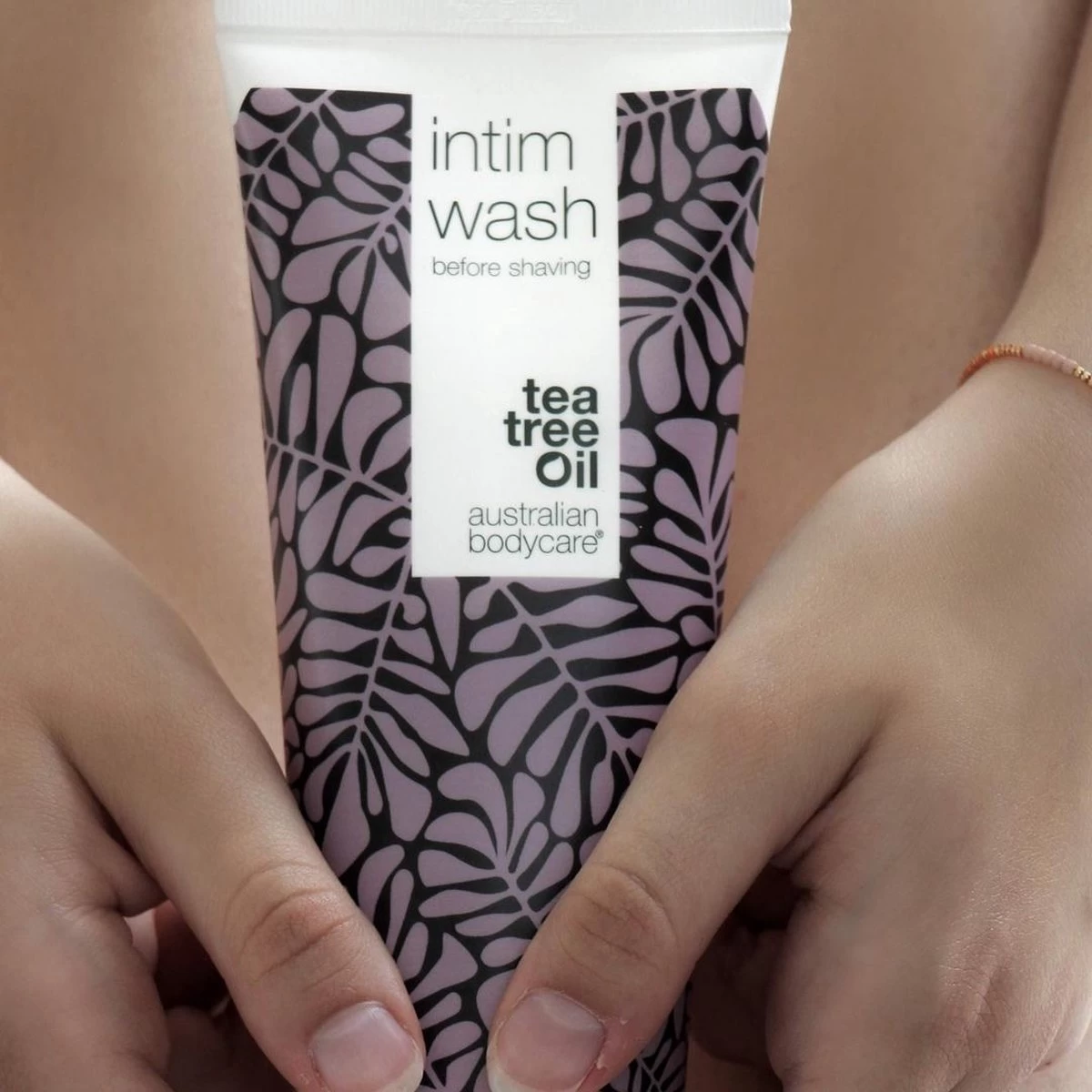 Australian Bodycare Intim Wash 200 Ml - Intieme Zeep Voor De Dagelijkse Wasbeurt Met Tea Tree Olie - Helpt Bij Jeuk, Onaangename Geurtjes En Ander Intiem Ongemak - Effectief Tegen Rode Bultjes, Scheerbrand En Ingegroeide Haartjes Na Intiem Scheren 2 Australian Bodycare Intim Wash 200 Ml - Intieme Zeep Voor De Dagelijkse Wasbeurt Met Tea Tree Olie - Helpt Bij Jeuk, Onaangename Geurtjes En Ander Intiem Ongemak - Effectief Tegen Rode Bultjes, Scheerbrand En Ingegroeide Haartjes Na Intiem Scheren - Afbeelding 2