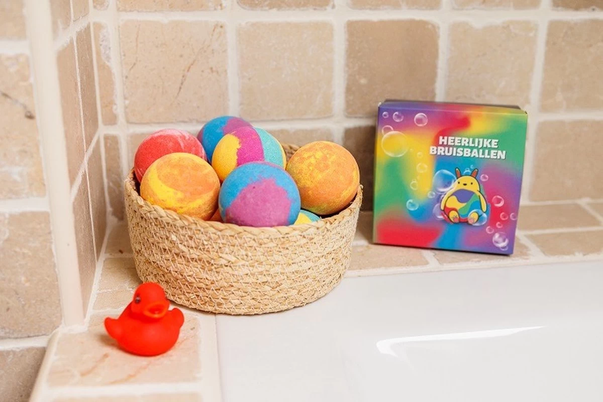 De Kunst Van Zeep - 4 Bruisballen Met Speelgoed In De Bruisbal - Vegan & Biologisch 4 De Kunst Van Zeep - 4 Bruisballen Met Speelgoed In De Bruisbal - Vegan & Biologisch - Afbeelding 4