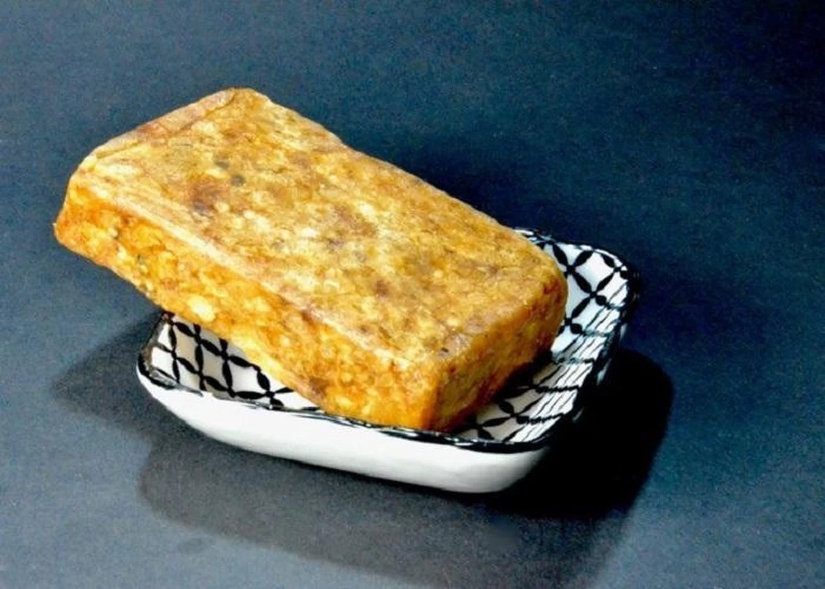 African Black Soap - Afrikaanse Zwarte Zeep - 150 Gram - 100% Natuurlijke Zeep 1 African Black Soap - Afrikaanse Zwarte Zeep - 150 Gram - 100% Natuurlijke Zeep