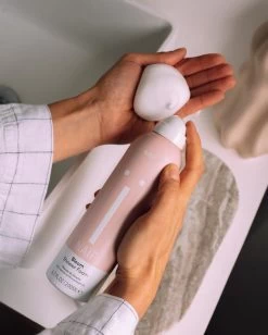 Naïf Family Doucheschuim Showerfoam Set - Voordeelverpakking - Lichaamsverzorging - 2 Stuks - Met Natuurlijke Ingrediënten -Lichaamsverzorging 962x1200